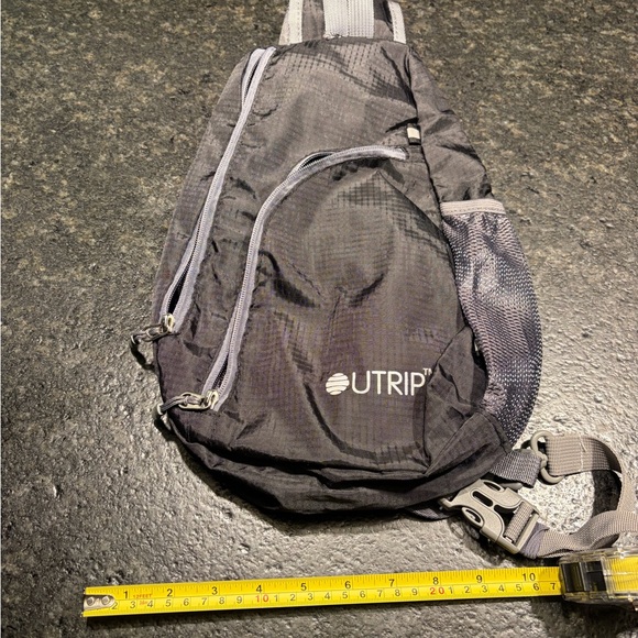 Utrip Sling Backpack - Picture 7 of 8